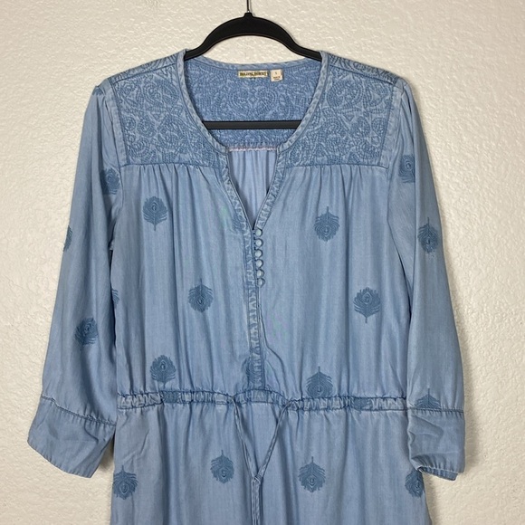 Holding horses, feather embroidered lyocell chambray dress - Picture 3 of 8